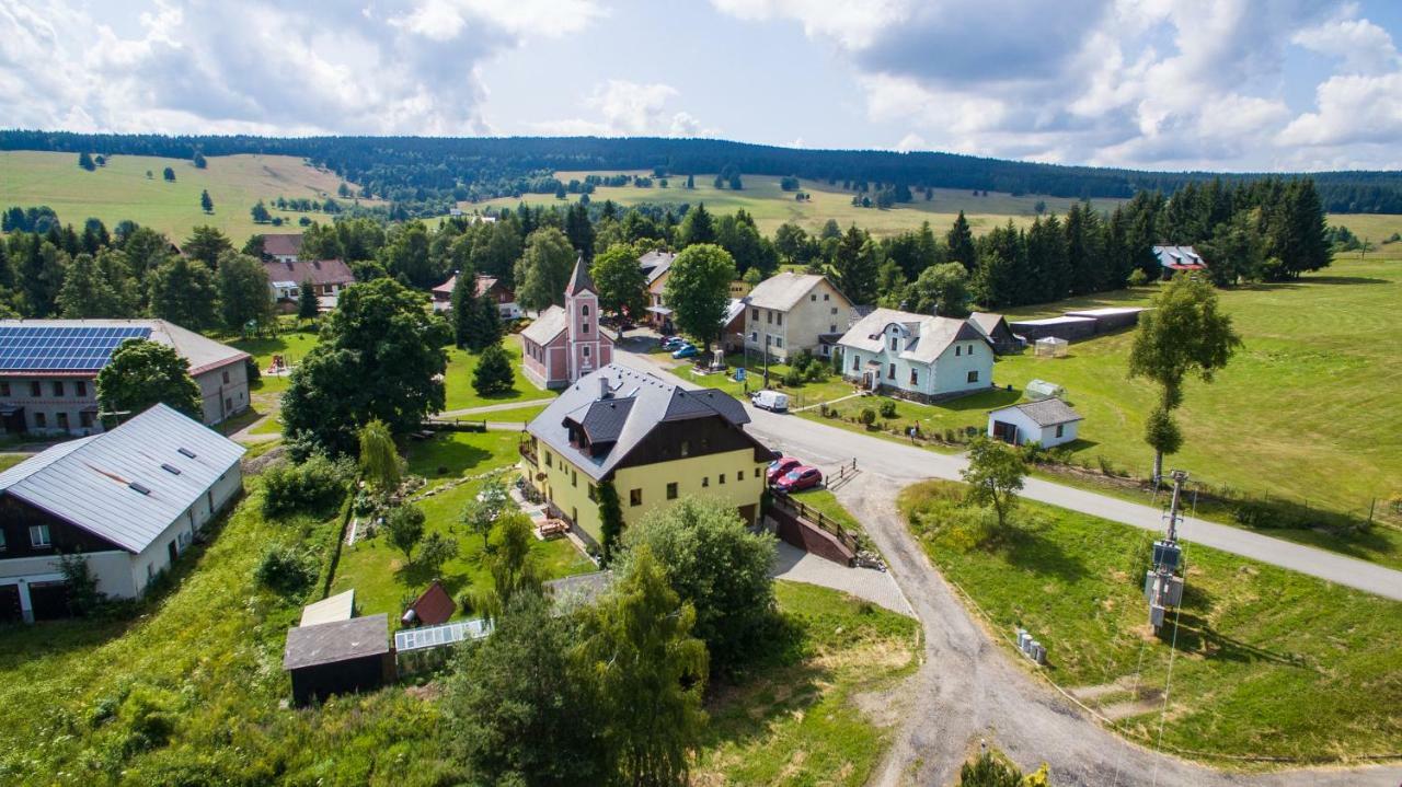 Penzion U Zpevaku Nove Hute Eksteriør bilde